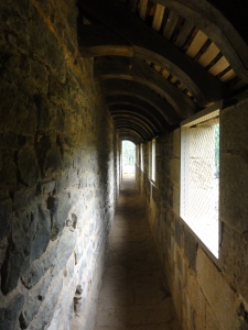 Vue intérieure du château de Guédelon